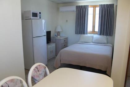 Condor Motel - Beach Block - image 11