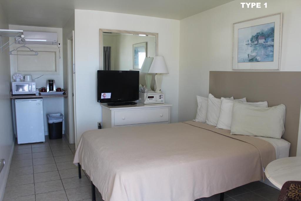 Condor Motel - Beach Block - image 2