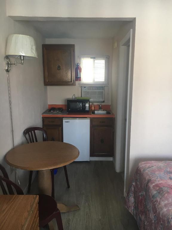 Surf Haven Motel - image 3