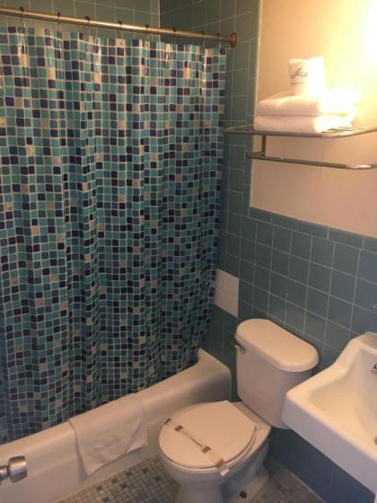 Surf Haven Motel - image 9