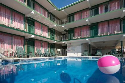 Grecian Garden Motel - image 10