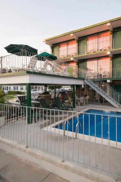Grecian Garden Motel - image 14