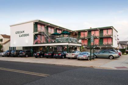Grecian Garden Motel - image 15