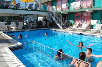 Grecian Garden Motel - image 3