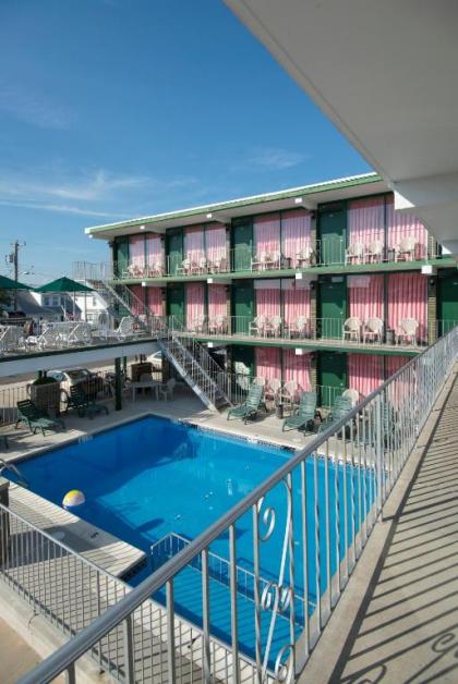 Grecian Garden Motel - image 8