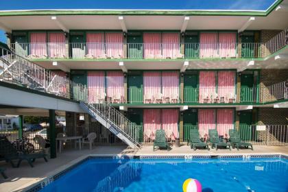 Grecian Garden Motel - image 9