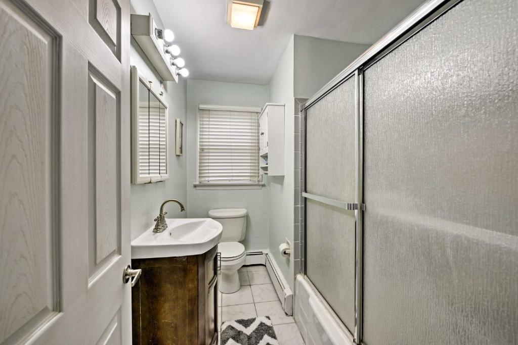 Trendy North Wildwood Home - 4 Blocks to the Beach - image 2