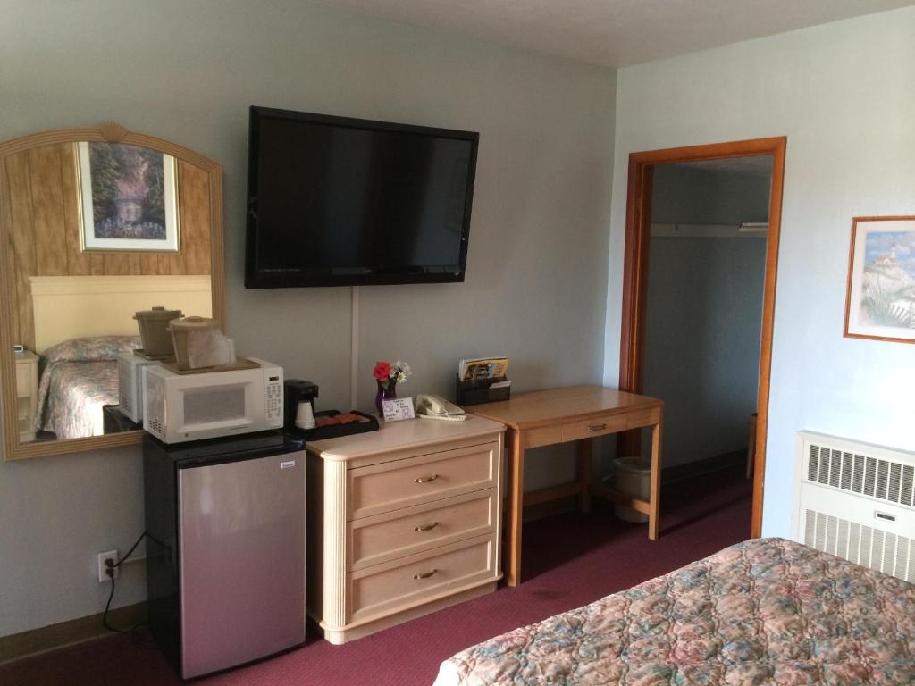 Hillcrest Motel - image 4