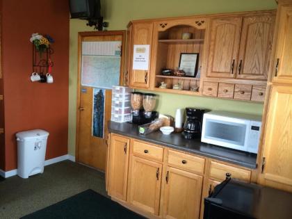 Hillcrest Motel - image 7
