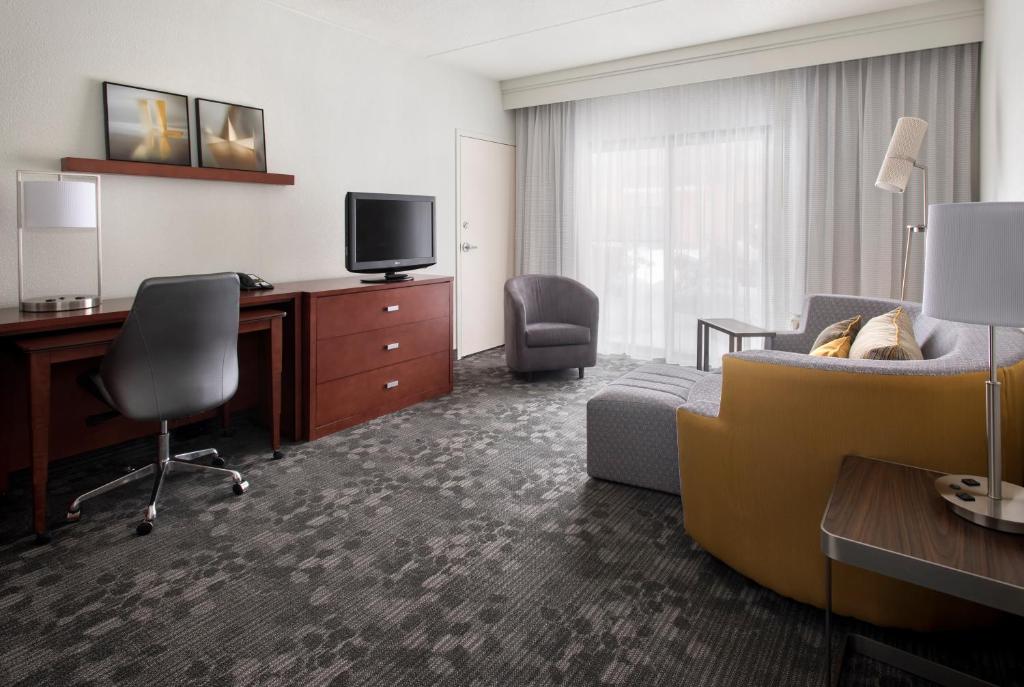Courtyard by Marriott Boston Norwood/Canton - image 2