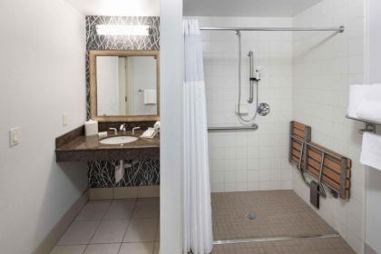 Hilton Garden Inn Detroit/Novi - image 3