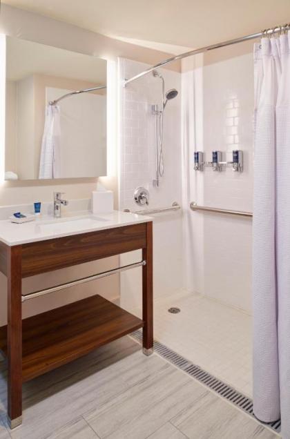 Four Points by Sheraton Detroit Novi - image 7