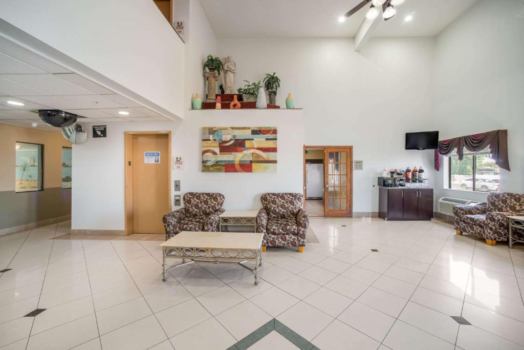 Quality Inn O'Fallon I-64 - image 7