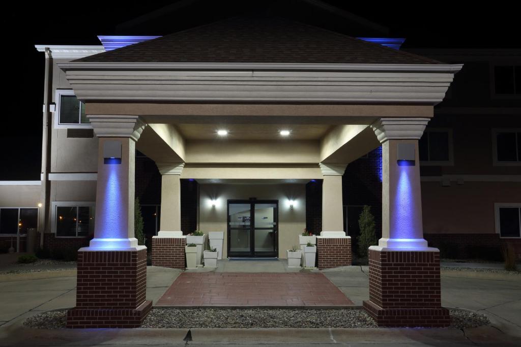 Holiday Inn Express O'Neill an IHG Hotel - image 6