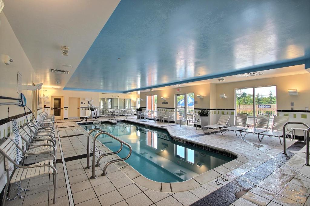 Fairfield Inn & Suites by Marriott Milwaukee Airport - image 7