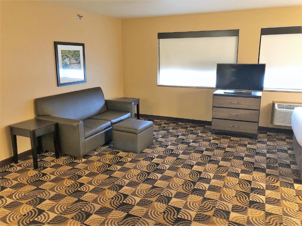 Hawthorn Suites By Wyndham Oak Creek/Milwaukee Airport - image 6