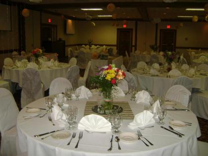 Holiday Lodge Hotel and Conference Center - image 6