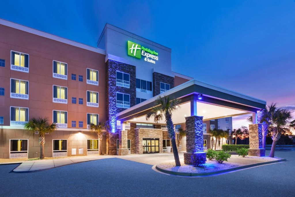 Holiday Inn Express & Suites Southport - Oak Island Area an IHG Hotel - main image