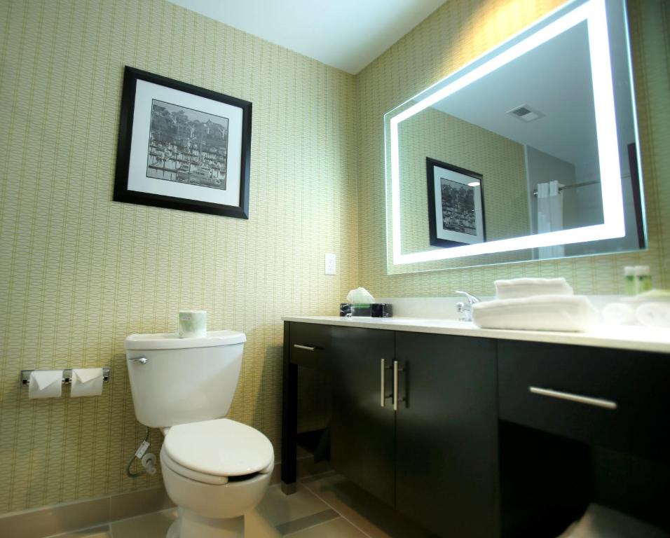 Holiday Inn Express & Suites Southport - Oak Island Area an IHG Hotel - image 2