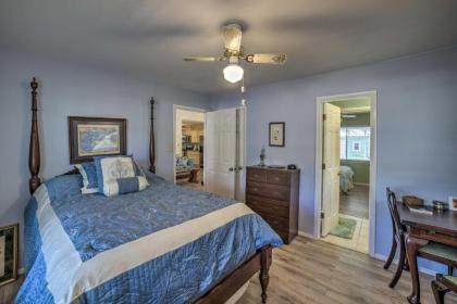 Oak Island Home with Yard - 10 Min Walk to Beach - image 12