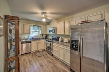 Oak Island Home with Yard - 10 Min Walk to Beach - image 15