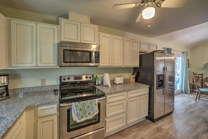 Oak Island Home with Yard - 10 Min Walk to Beach - image 4