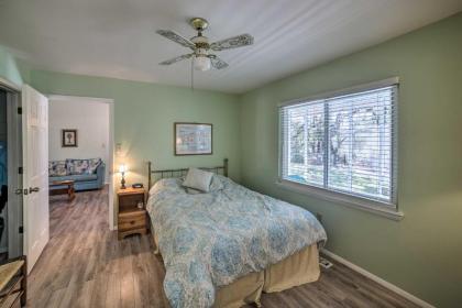 Oak Island Home with Yard - 10 Min Walk to Beach - image 9