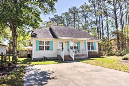 Oak Island Cottage   Walk to Beach and Intracoastal North Carolina