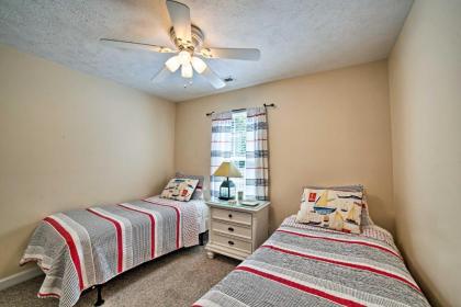 Oak Island Cottage - Walk to Beach and Intracoastal! - image 15