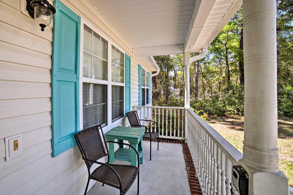 Oak Island Cottage - Walk to Beach and Intracoastal! - image 5