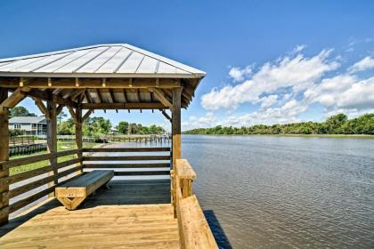 Oak Island Cottage - Walk to Beach and Intracoastal! - image 6
