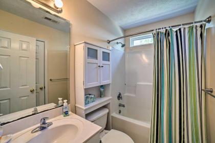 Oak Island Cottage - Walk to Beach and Intracoastal! - image 8