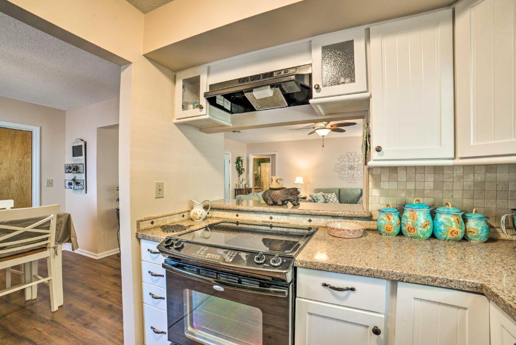Oak Island Home with Fenced Yard-Walk to Long Beach! - image 3