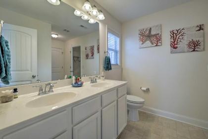 Modern Oak Island Home 1 Mile to the Beach! - image 10