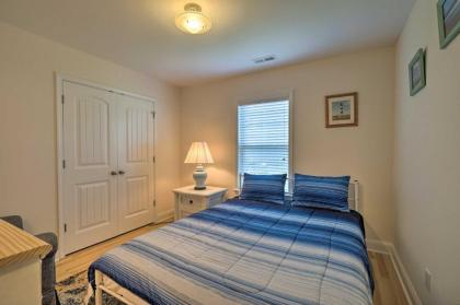 Modern Oak Island Home 1 Mile to the Beach! - image 12