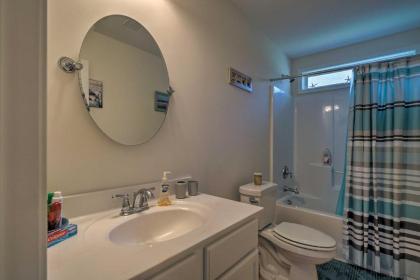 Modern Oak Island Home 1 Mile to the Beach! - image 14