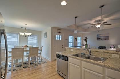 Modern Oak Island Home 1 Mile to the Beach! - image 5