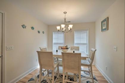 Modern Oak Island Home 1 Mile to the Beach! - image 6