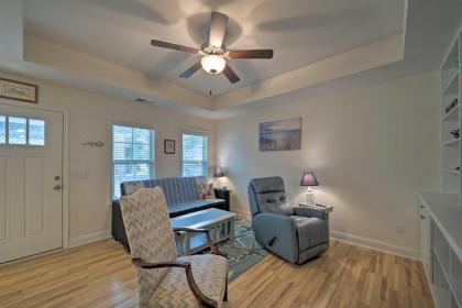 Modern Oak Island Home 1 Mile to the Beach! - image 7