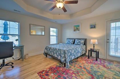 Modern Oak Island Home 1 Mile to the Beach! - image 8