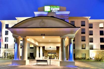Holiday Inn Express & Suites Oak Ridge an IHG Hotel
