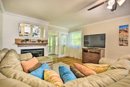 Oak Ridge Retreat with Porch Less Than 1 Mi to Downtown