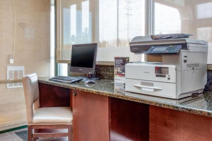 Comfort Suites Oakbrook Terrace near Oakbrook Center - image 21