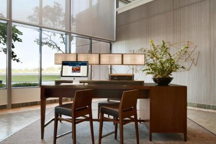 Hilton Suites Chicago/Oakbrook Terrace - image 21