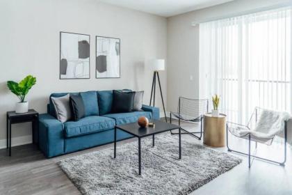 2BR Cheerful Stylish Apartment 20mins to Chicago