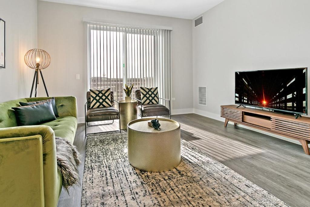 Bright & Comfortable Oakbrook 2BR Apt Free Parking OAK28 - main image