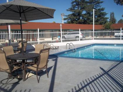 Holiday Motel Oakdale - image 8