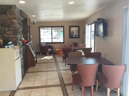 Oakhurst Lodge - image 3