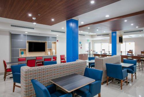 Holiday Inn Express & Suites Oakhurst-Yosemite Park Area an IHG Hotel - image 4