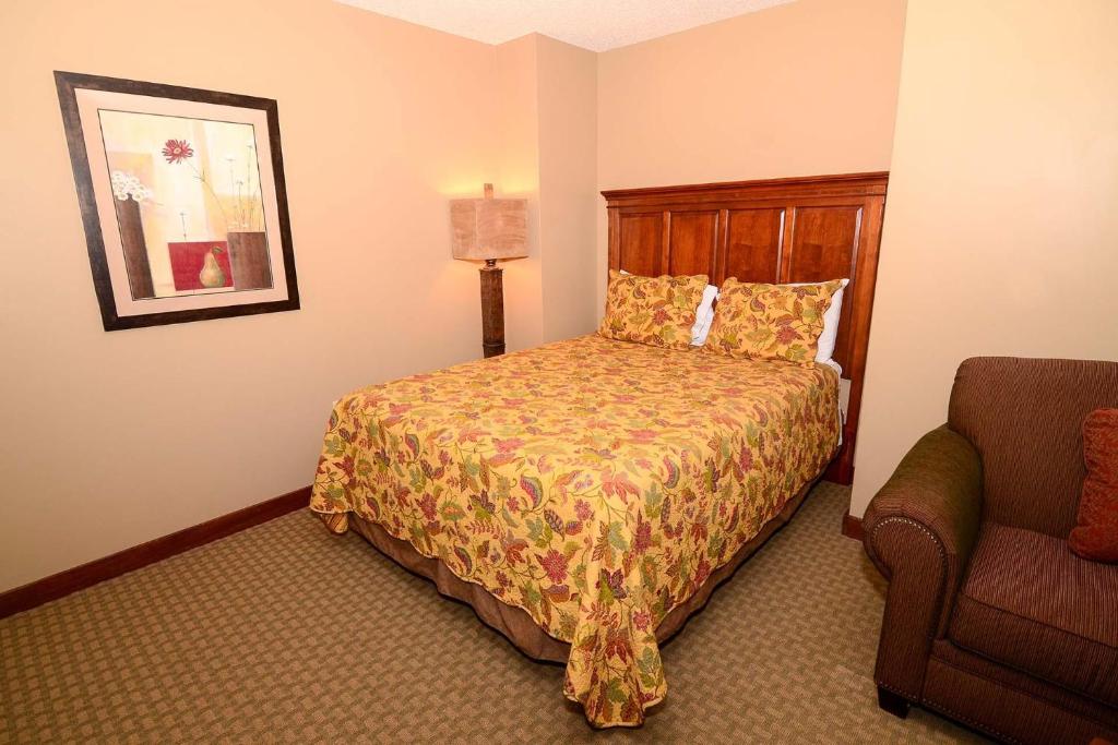 A308 - Studio Style Suite with Loft Free WIFI! - image 4